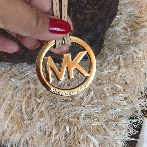 Michael Kors Signature Jet Set East West  Tote - Picture 6 of 17